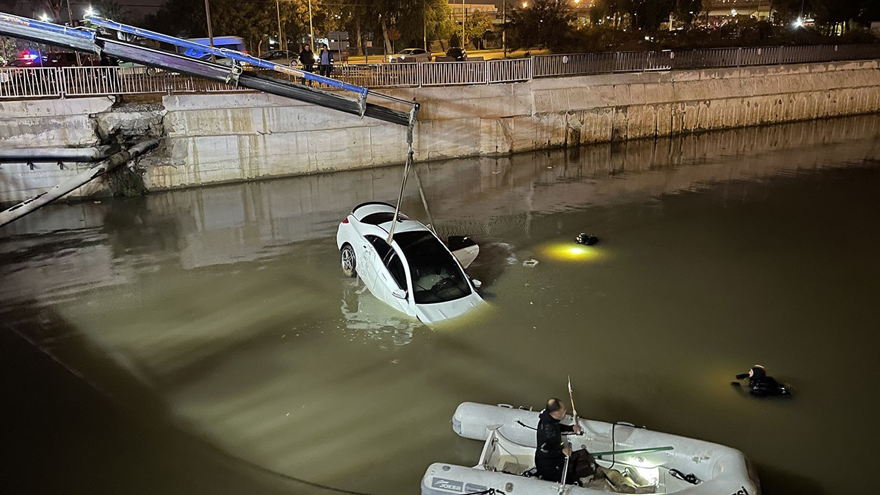 İzmir'de otomobil Melez Çayı’na uçtu: Bir ölü, üç yaralı