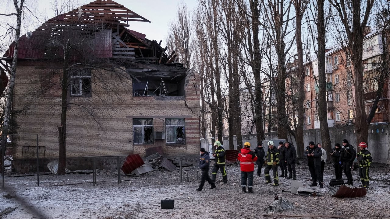Ukrayna Devlet Başkanı Zelenskiy: Kiev üzerinde 13 İHA düşürüldü