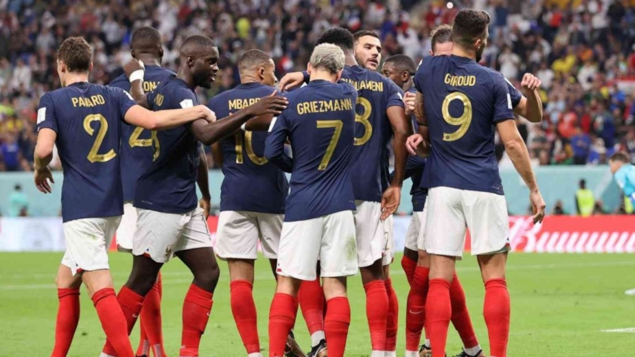Fransa'da Dünya Kupası finali öncesi 'deve gribi' endişesi