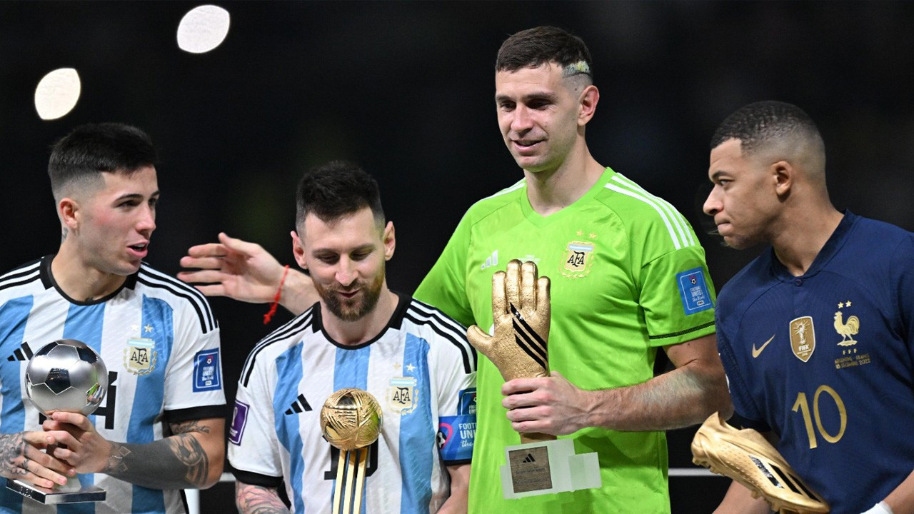 2022 Dünya Kupası'nın en iyi futbolcularına ödül: Altın Ayakkabı Mbappe'nin