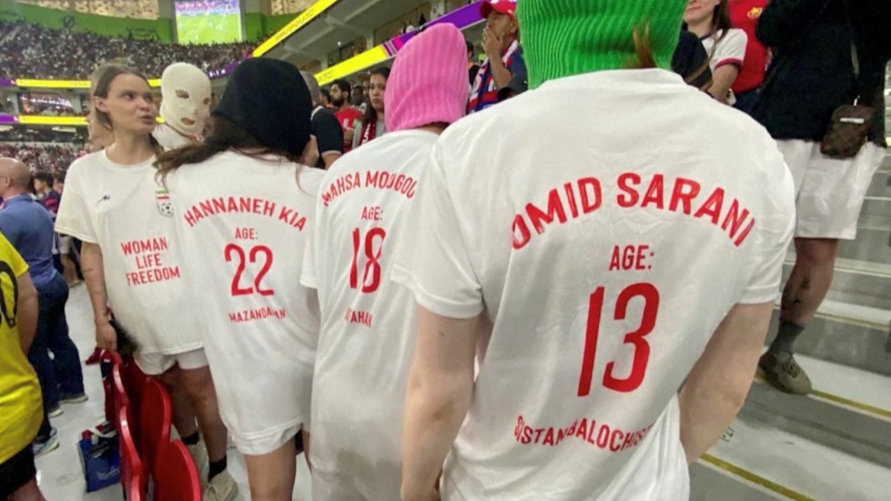 Dünya Kupası finalinde sahaya girmek isteyen Pussy Riot üyeleri gözaltına alındı