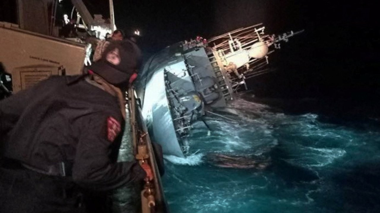 Tayland'da donanma gemisi battı: 31 kişi kayıp