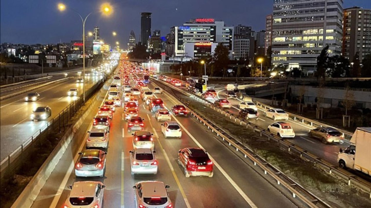 İstanbul'da trafikte 'pazartesi' yoğunluğu: Yüzde 70'i geçti