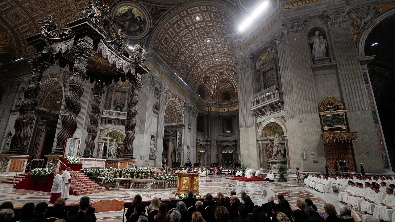 Vatikan, kürtaj karşıtı rahibin görevine son verdi