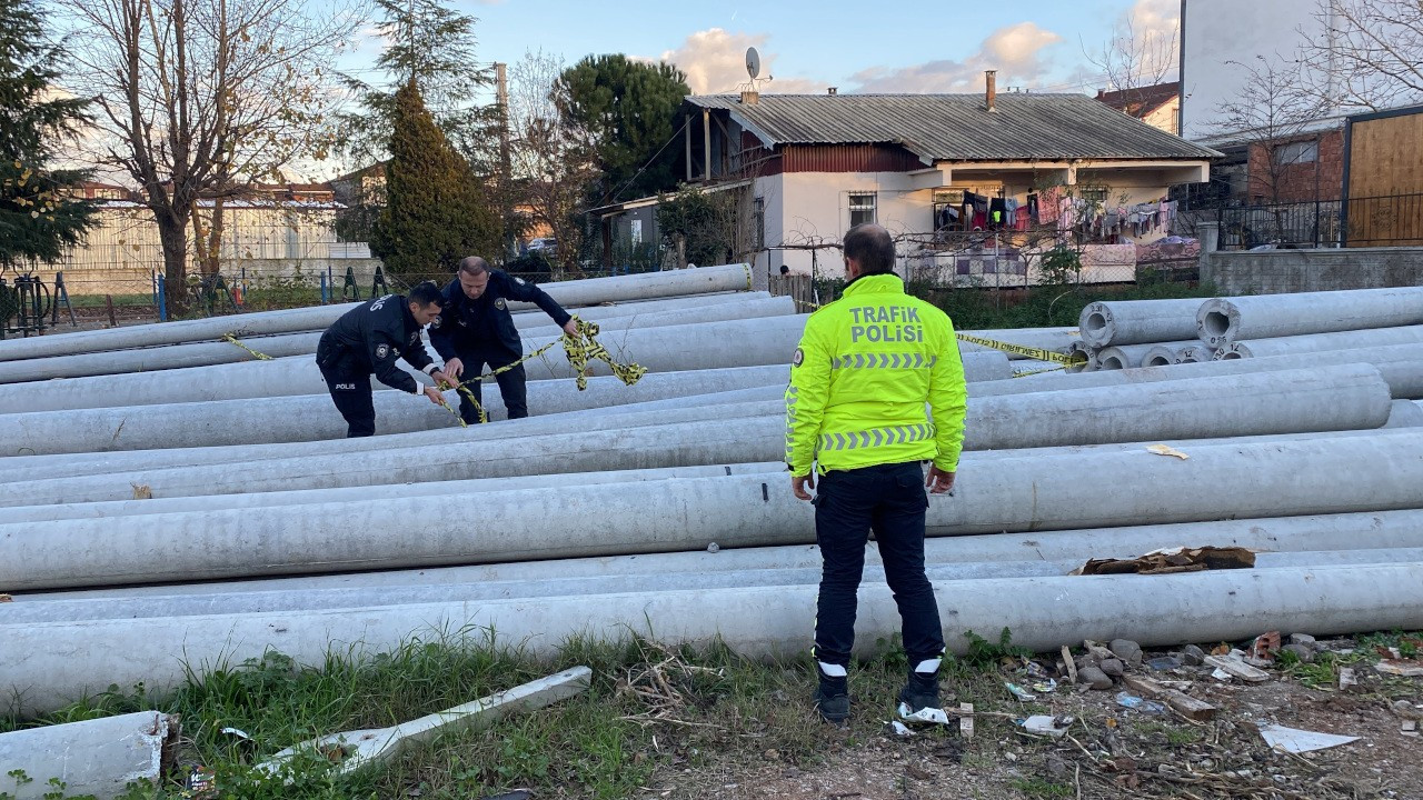 Oyun oynarken beton direklerin arasına sıkışan çocuk öldü