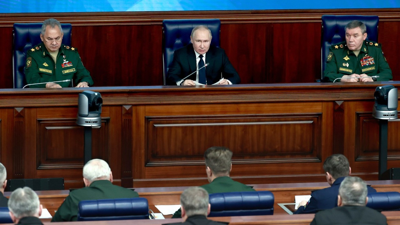 Putin: Savunma Bakanlığı'nın eleştirileri dikkate almasını istiyorum