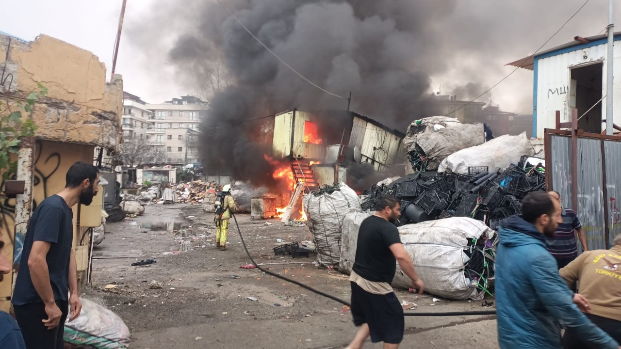 Maltepe'de işçilerin kaldığı konteynerde yangın