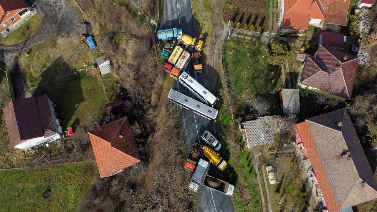 Kosova-Sırbistan gerilimi: Barikatlar kaldırılıyor
