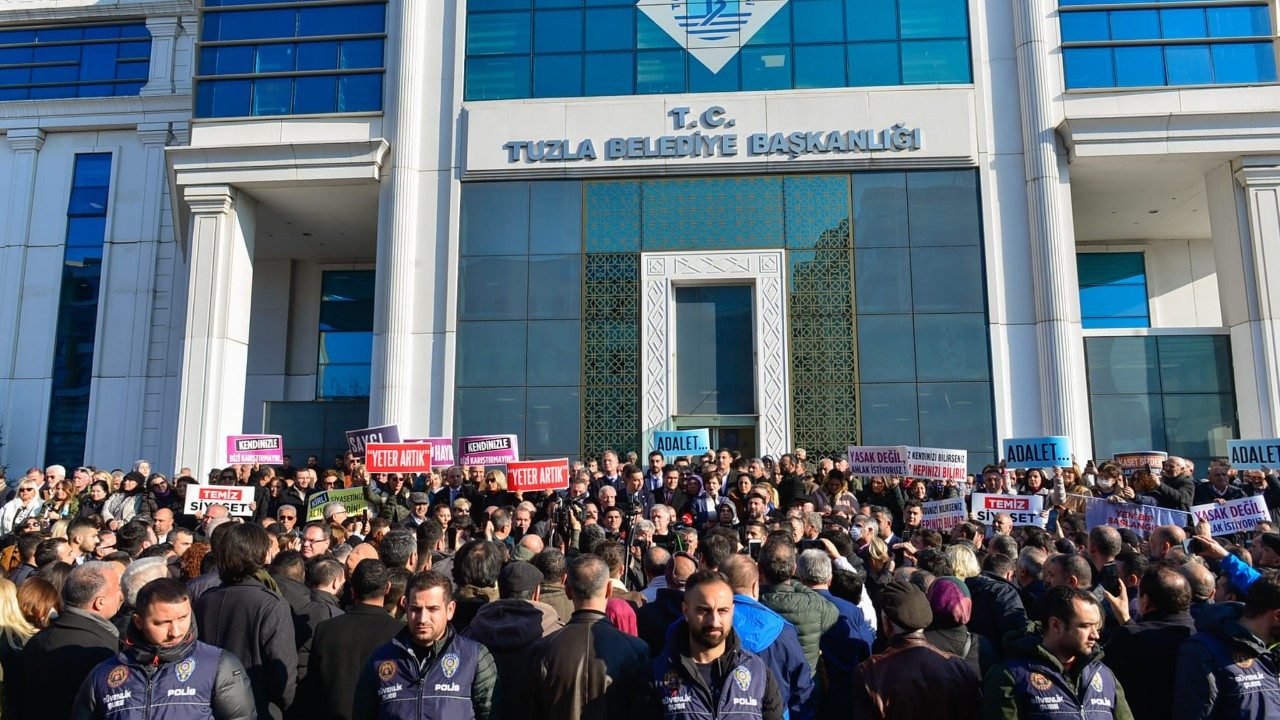 CHP ve İYİ Parti, Tuzla Belediyesi önünde: Ahlaksız zihniyetinizin yok olacağını göreceksiniz
