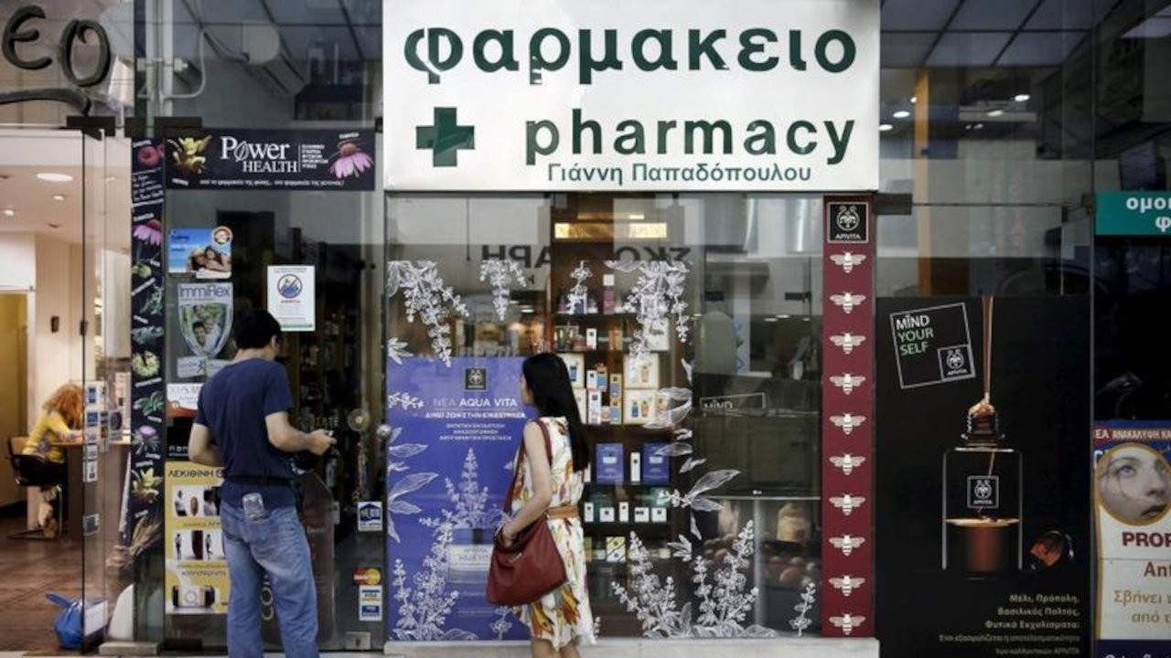 Yunanistan'da ilaç krizi: Sağlık Bakanı ebeveynleri suçladı