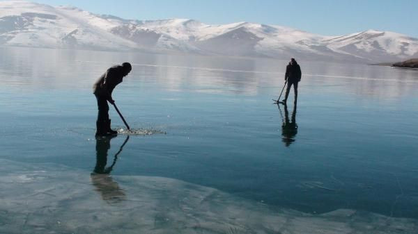 Çıldır Gölü'nde Eskimo usulü balık avı: Tehlikeli ama biz korkmuyoruz - Sayfa 3