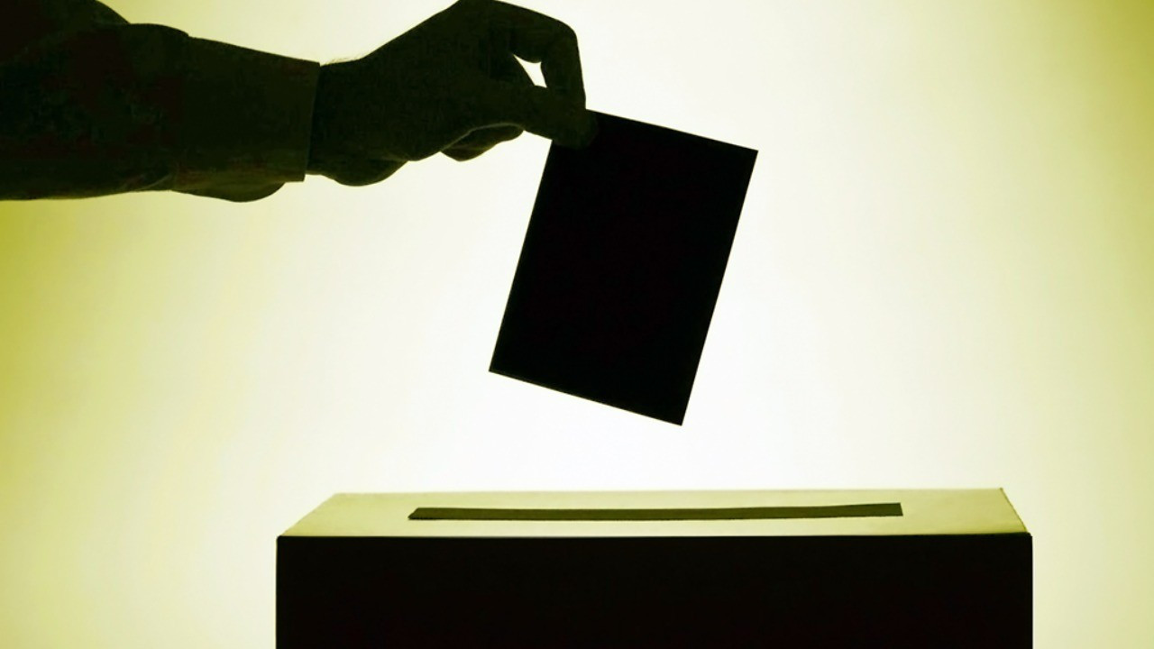Son anket: AK Parti 3 buçuk puan oy kaybetti