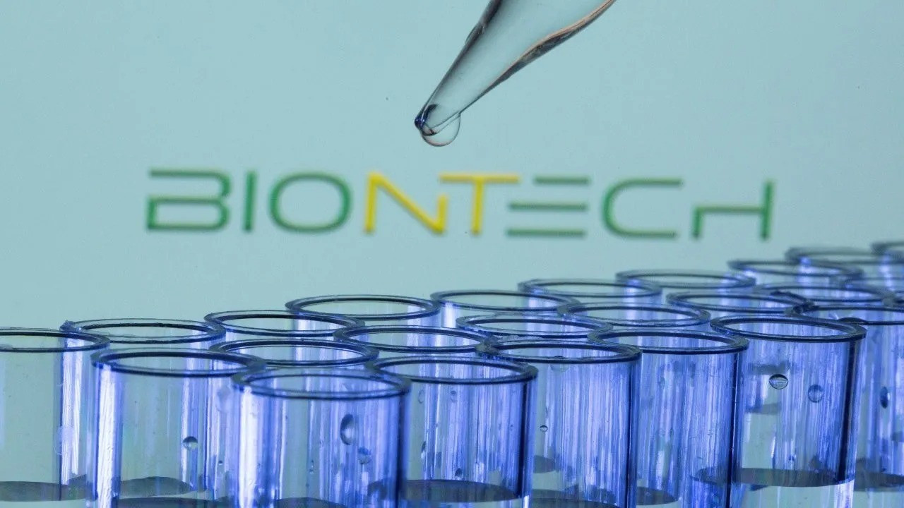 BioNTech'e dava: Covid-19 aşısında 'beyin sisi ve aritmi' iddiası