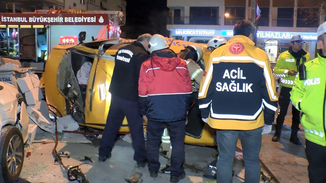 Kadıköy’de taksi takla attı: 3’ü ağır 4 yaralı - Sayfa 1