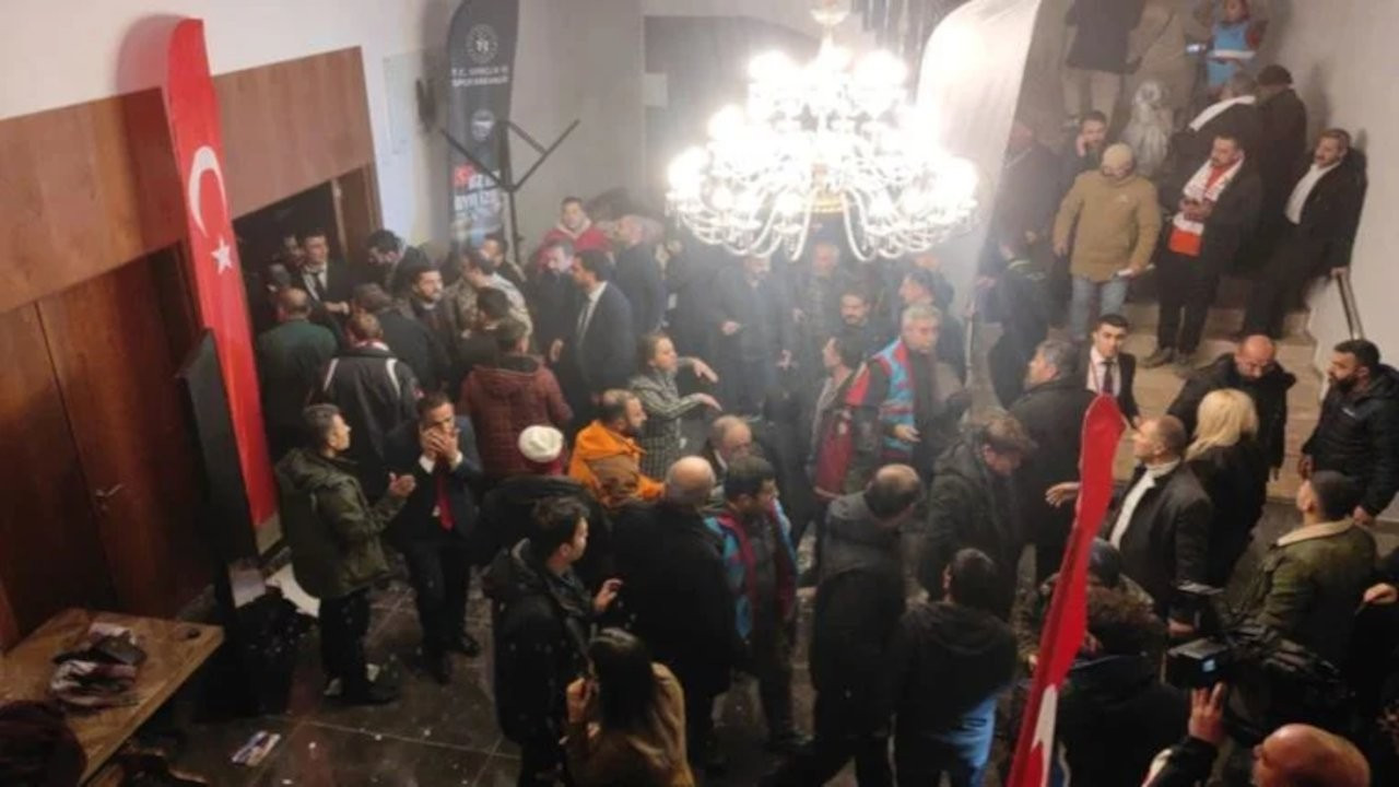 Kars'ta 'asma tavan' çöktü: Yaralanan 32 kişi taburcu edildi