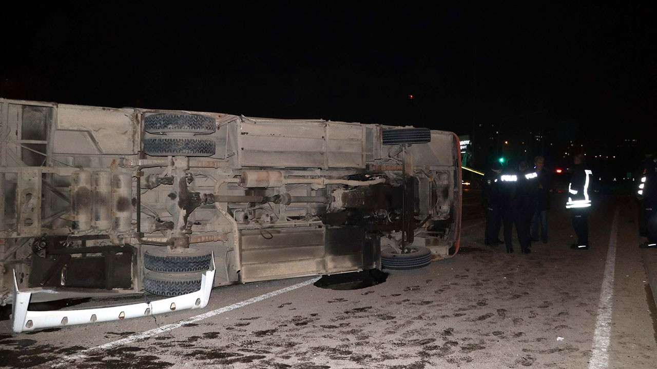 Antep’te işçi servisi otomobil ile çarpıştı: 10 yaralı