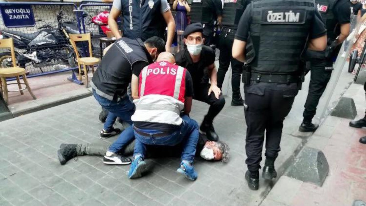 Mahkeme, polisin AFP muhabiri Bülent Kılıç’a orantısız şiddet uyguladığına hükmetti