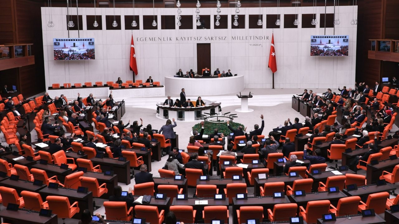 CHP ve İYİ Parti, başörtüsü komisyonu görüşmelerini terk etti