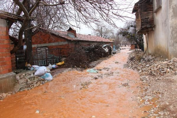 Burdur'da şiddetli yağış: Evler ve tarım arazileri su altında kaldı - Sayfa 1