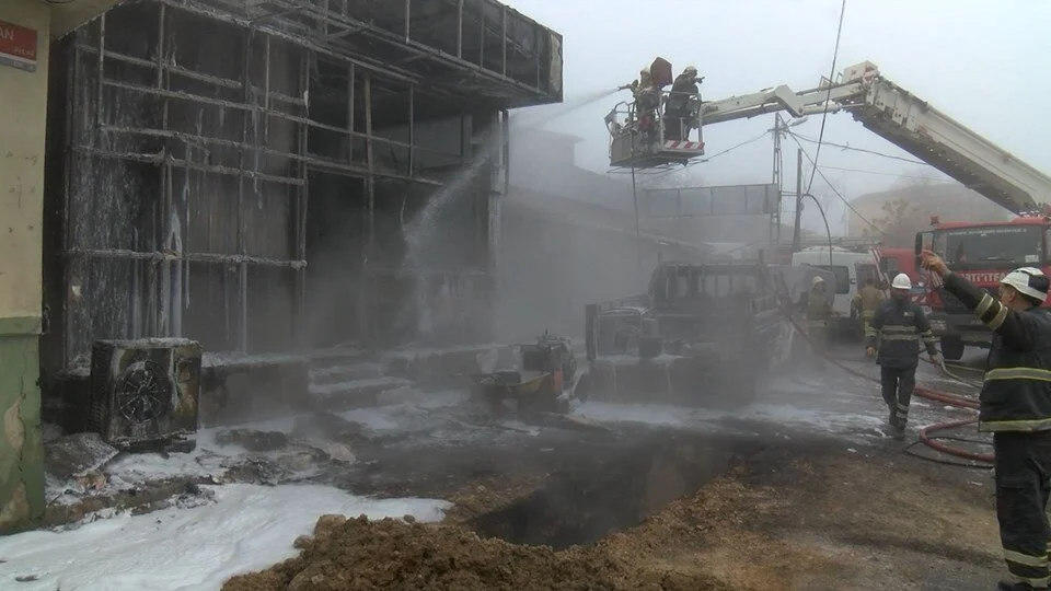 Tuzla'da doğalgaz borusu patladı: AK Parti bürosu yandı - Sayfa 3