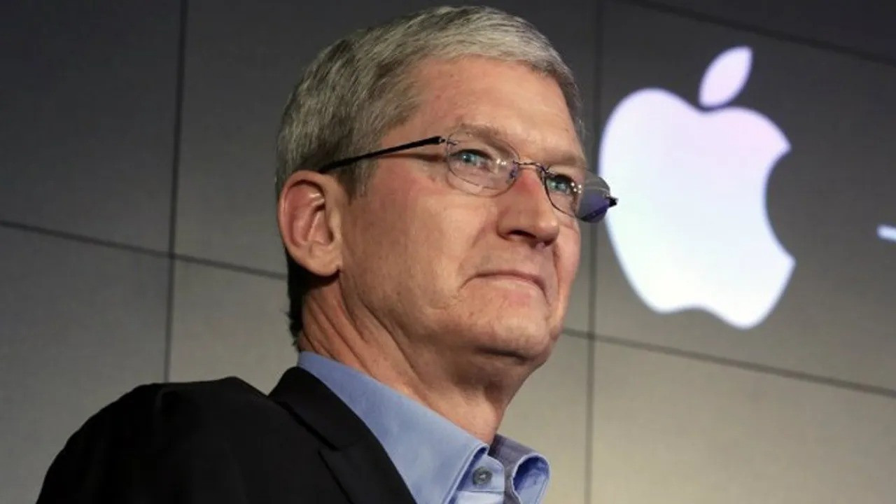 Apple CEO'su maaşında kesinti yaptı: 35 milyon dolar az alacak