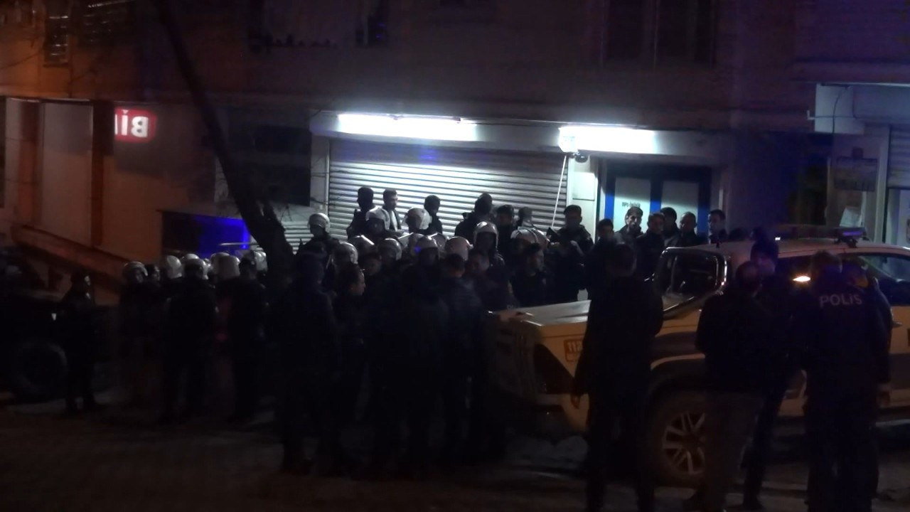 Markette 'yetersiz bakiye' kavgası: Polis biber gazıyla dağıttı