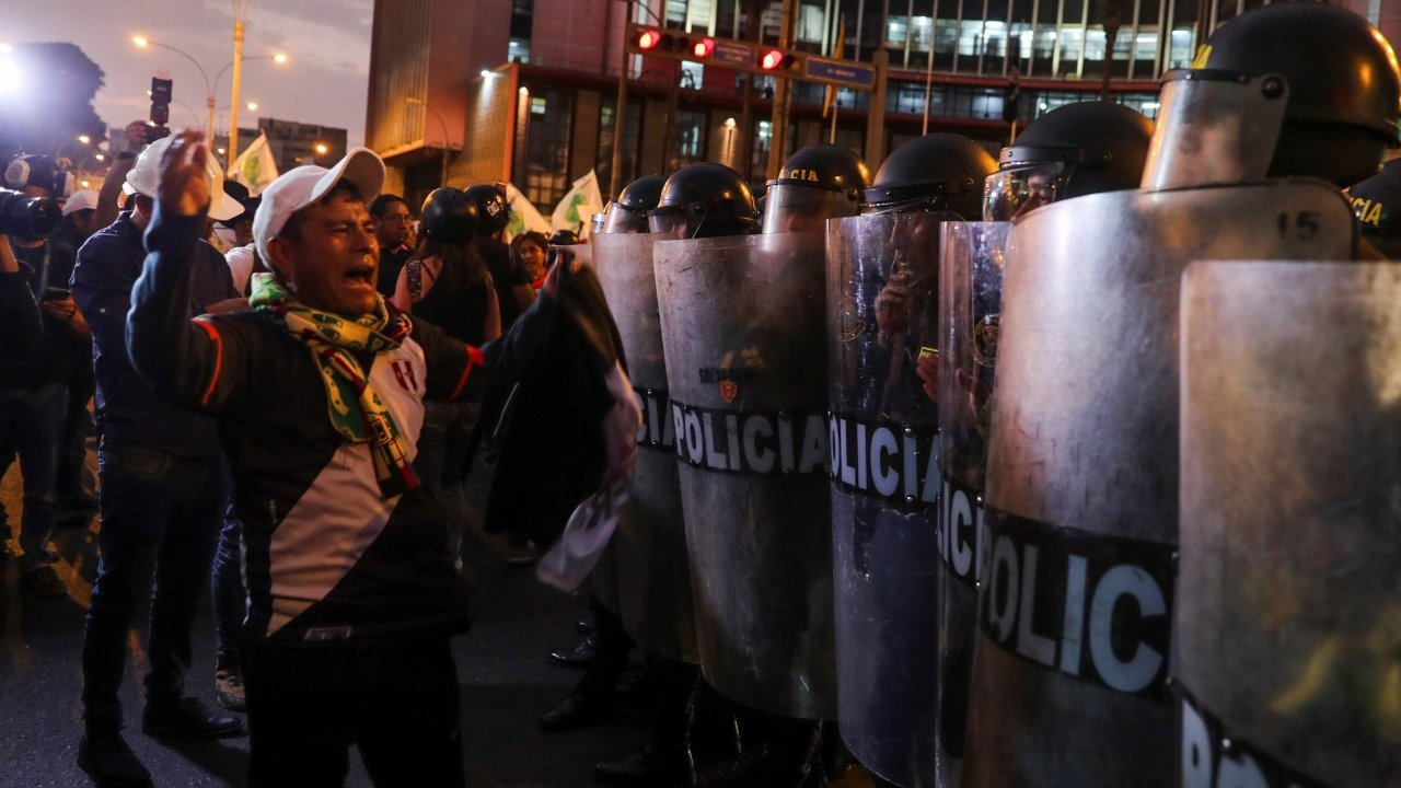 Peru'da protestolar: Başkent Lima ve 3 bölgede OHAL ilan edildi