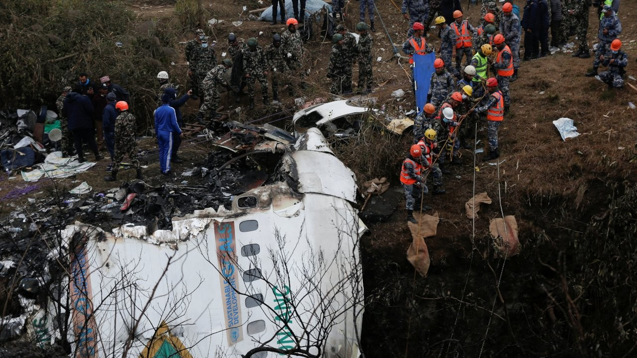 Uçak kazasında 72 kişi ölmüştü: Pilotlar yanlışlıkla elektriği kesmiş
