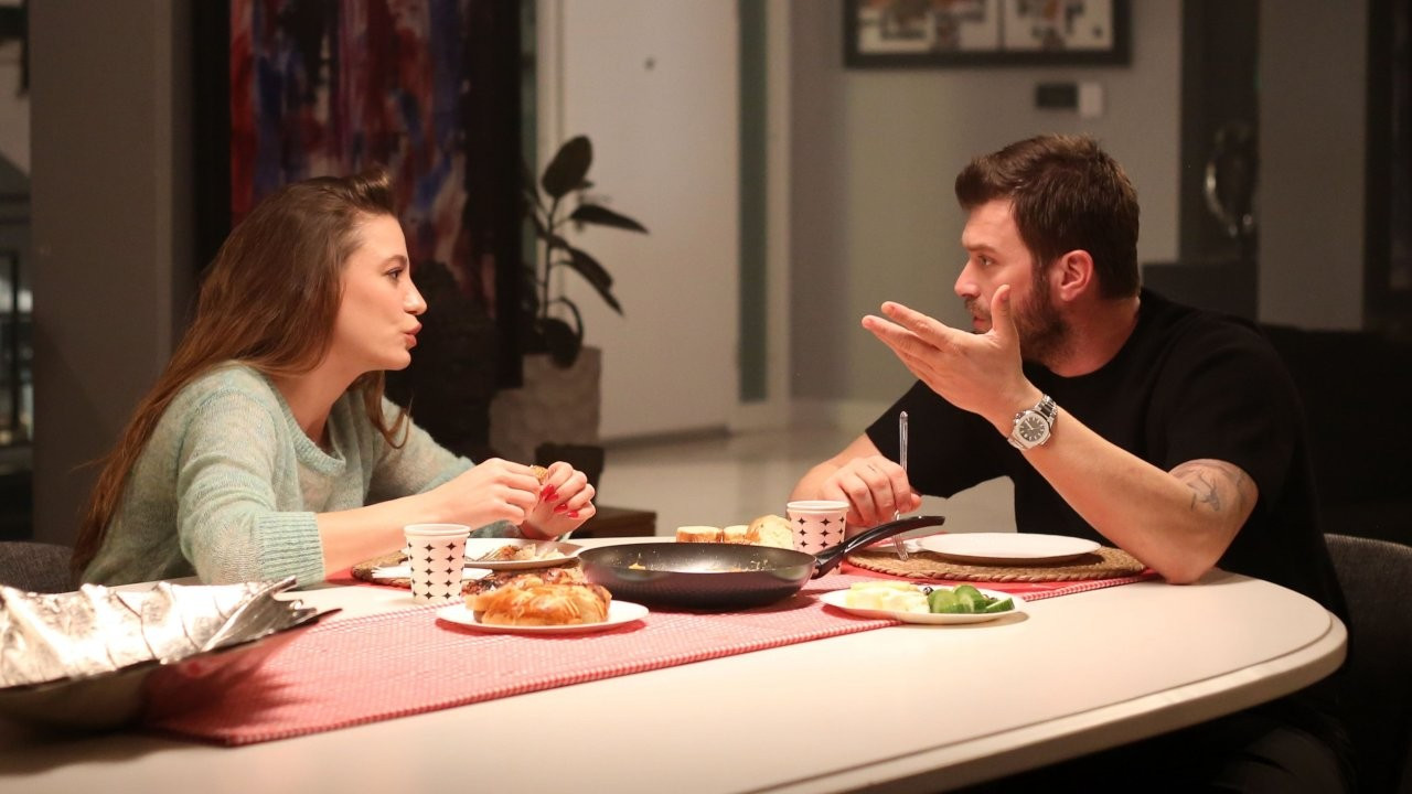 Kıvanç Tatlıtuğ ve Serenay Sarıkaya'lı 'Aile' dizisinin çekimlerinden ilk kareler yayınlandı