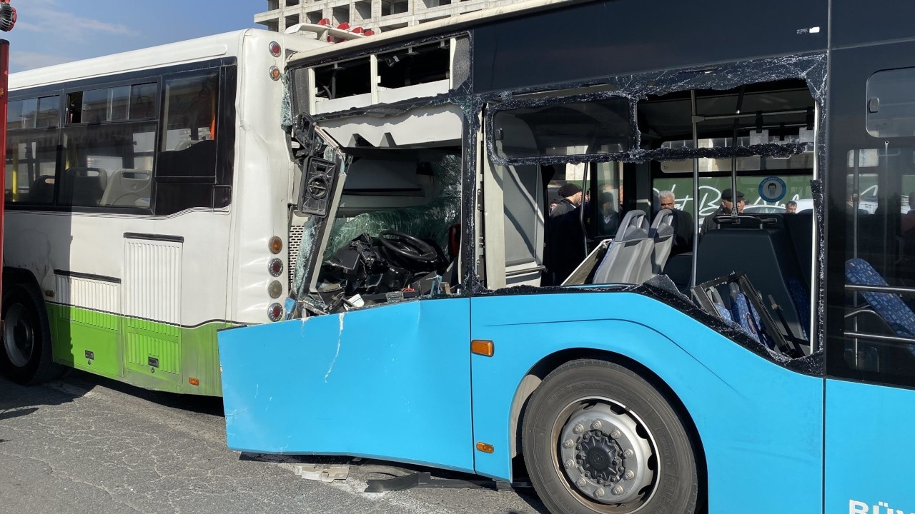 Kayseri'de belediye ve halk otobüsü çarpıştı: 2'si ağır 30 yaralı