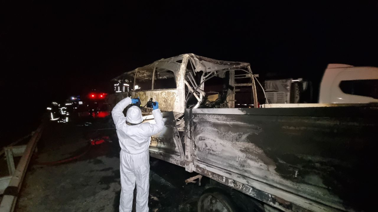 Mersin'de askeri personel taşıyan otobüs tıra çarptı: 3 ölü, 20 yaralı - Sayfa 1