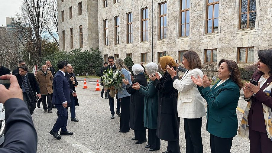 Binali Yıldırım, trafik kazası sonrası ilk kez Meclis'te - Sayfa 3