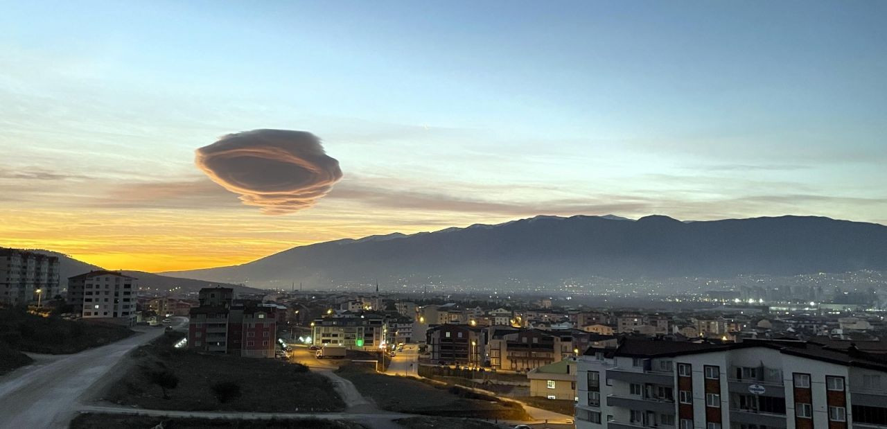 Bursa'da sabah saatlerinde 'UFO bulutları' gözüktü - Sayfa 3