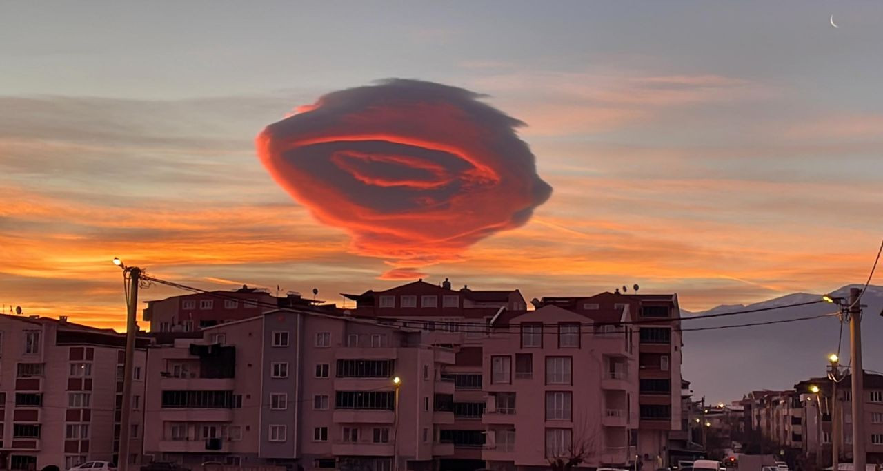 Bursa'da sabah saatlerinde 'UFO bulutları' gözüktü - Sayfa 4