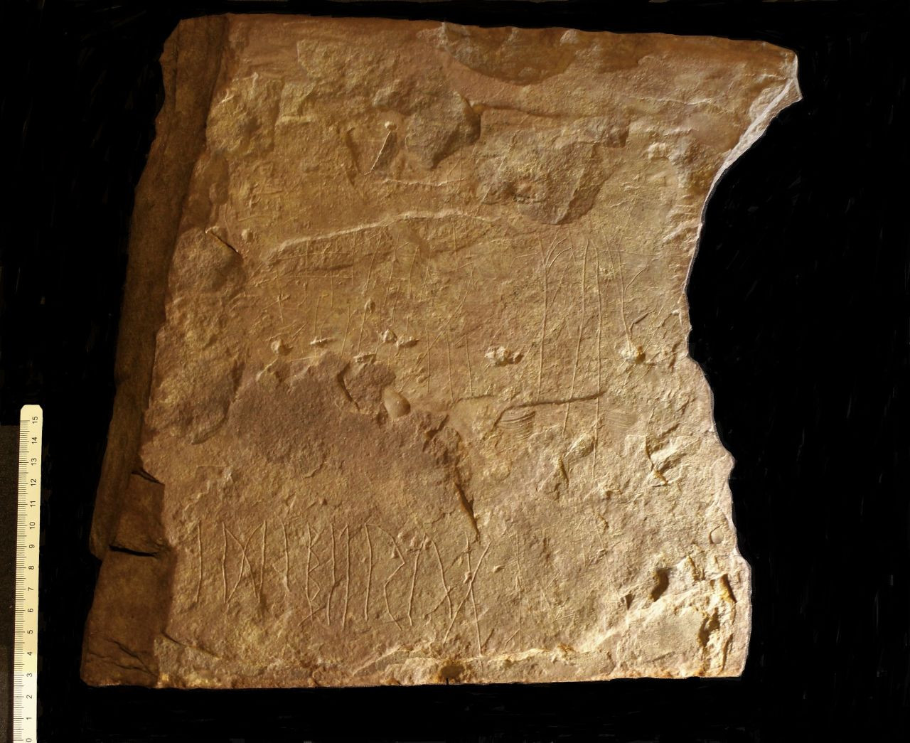 Arkeologlar: Bilinen en eski runik yazıtlı taş bulundu - Sayfa 3