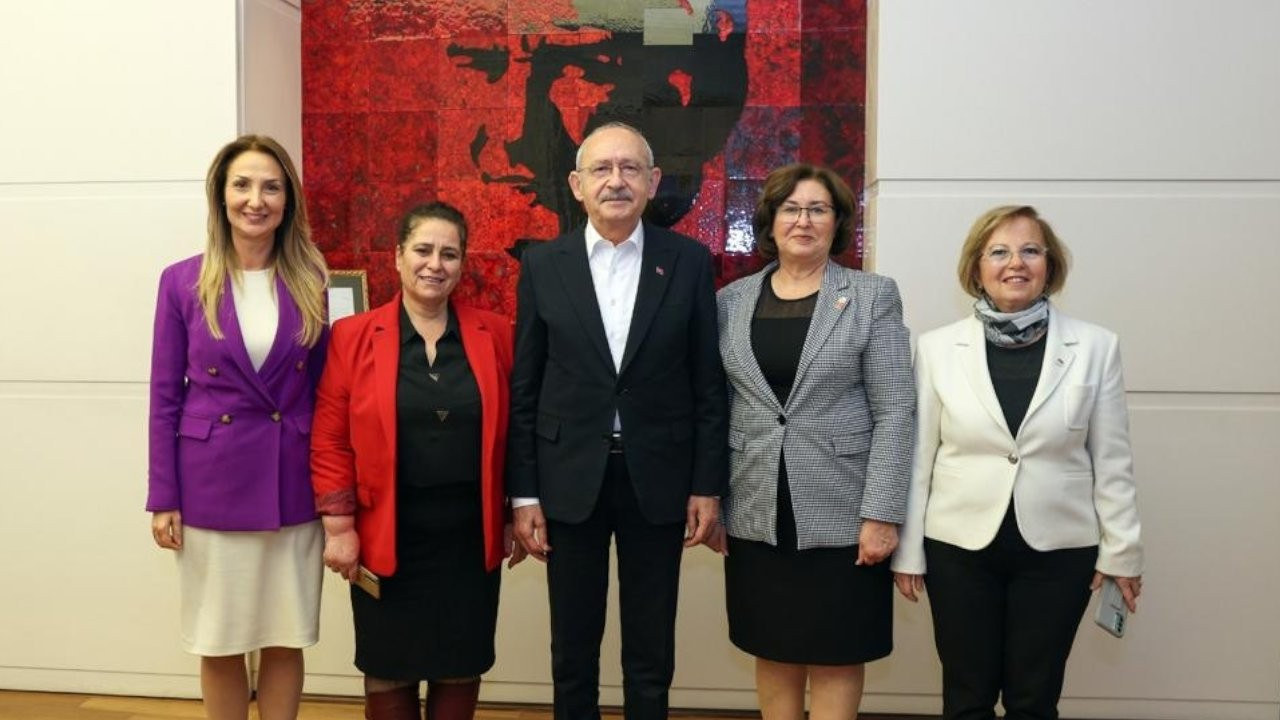 Kılıçdaroğlu 110 bininci kadın üyeye rozetini taktı