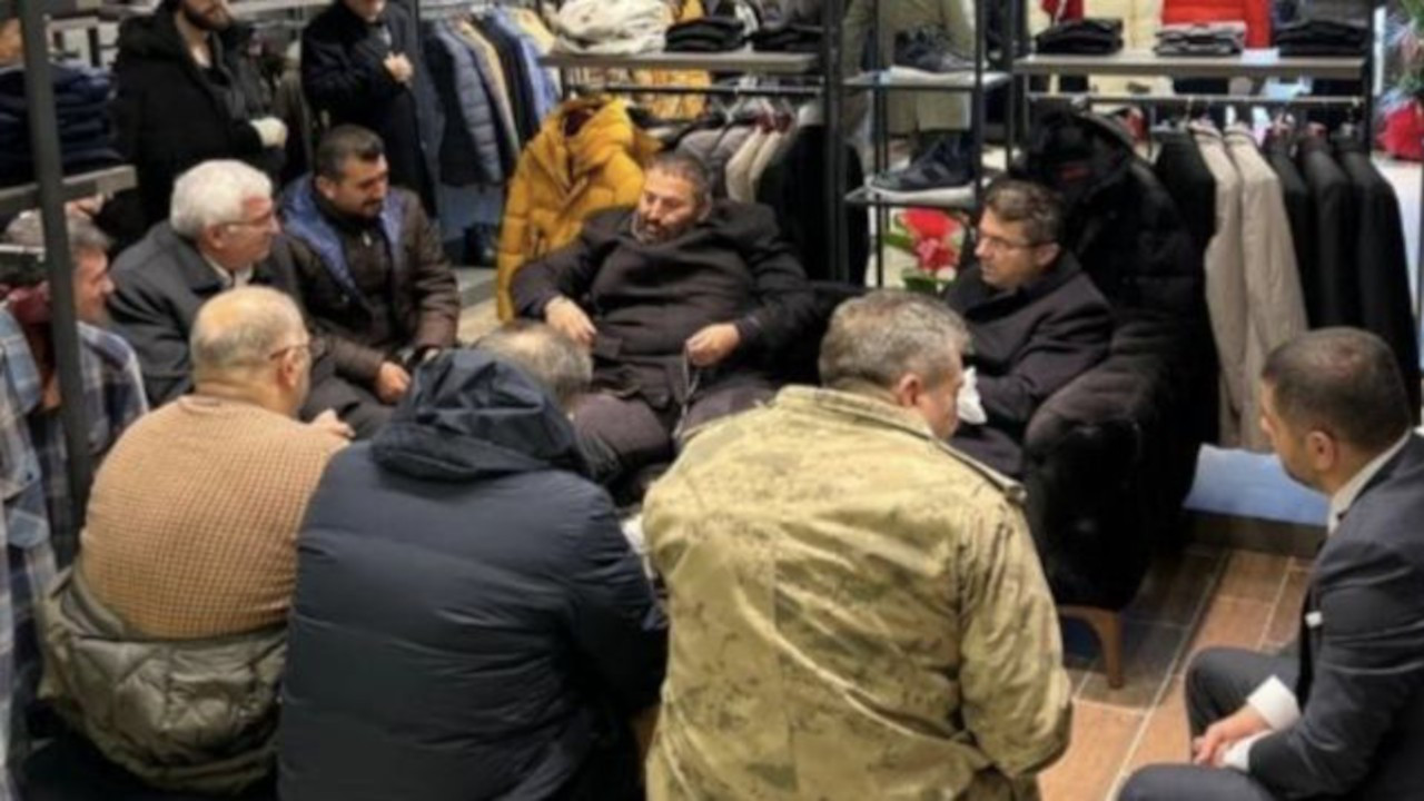 Erzurum Valisi'nden fotoğraf açıklaması: Erkam Yıldırım kilolu olduğu için her yerde öyle oturuyor