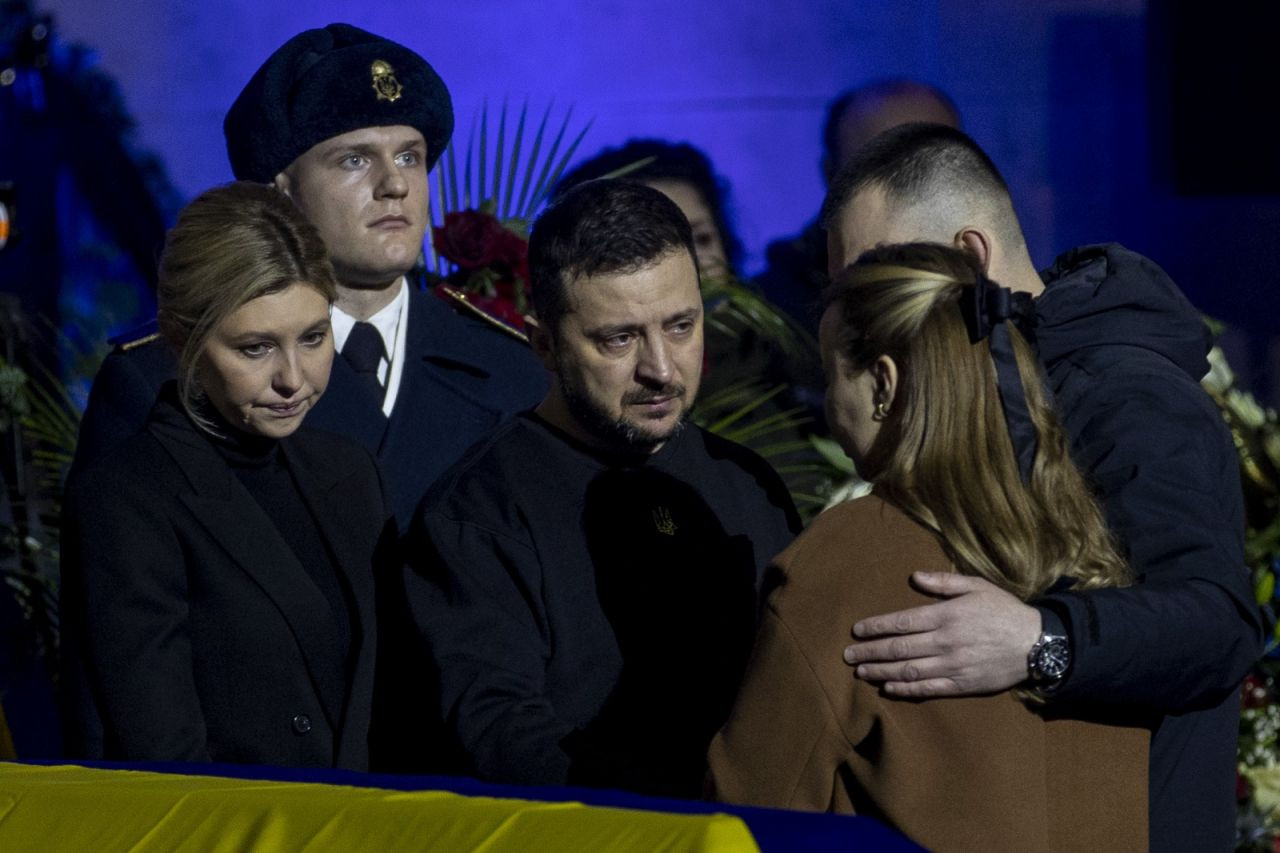 Ukrayna'da helikopter kazasında ölenler için cenaze töreni düzenlendi - Sayfa 3