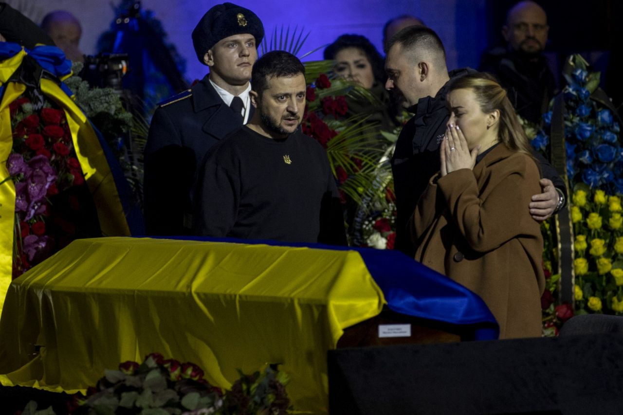 Ukrayna'da helikopter kazasında ölenler için cenaze töreni düzenlendi - Sayfa 2