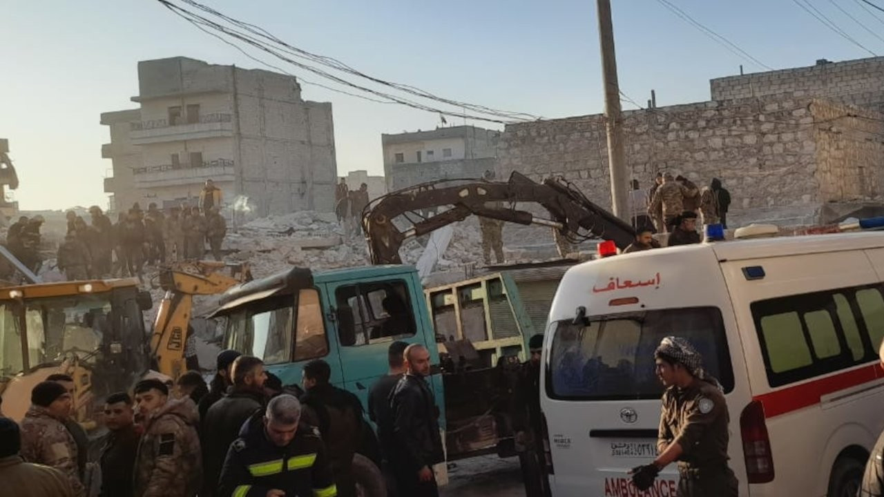 Halep'te Kürt mahallesi Şeyh Maksud'da 5 katlı bina çöktü: En az 13 ölü