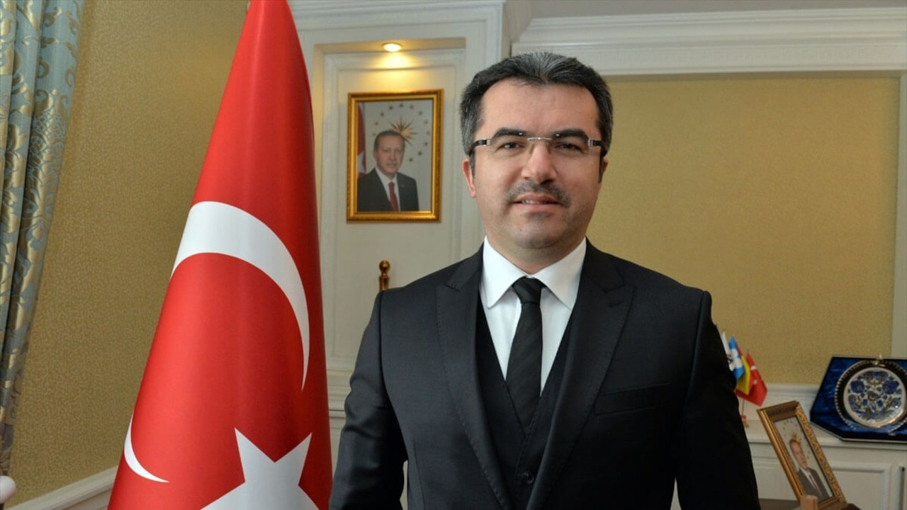 Erzurum Valisi Okay Memiş'e 'Dombra'lı karşılama