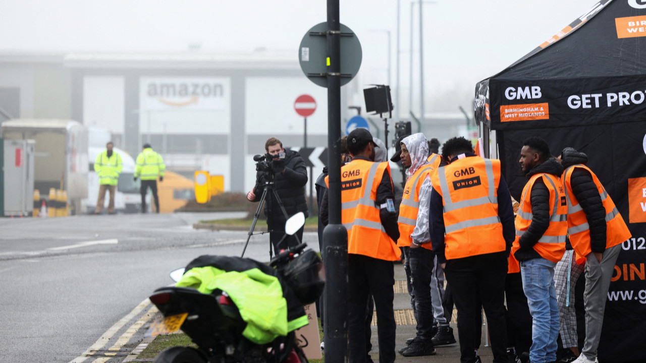 İngiltere'de Amazon çalışanları greve gitti