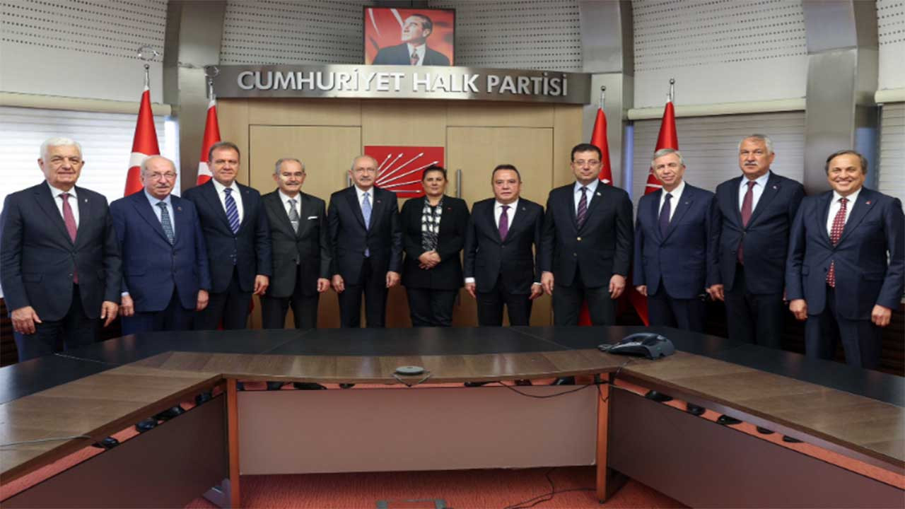 Kılıçdaroğlu, belediye başkanlarıyla bir araya geldi
