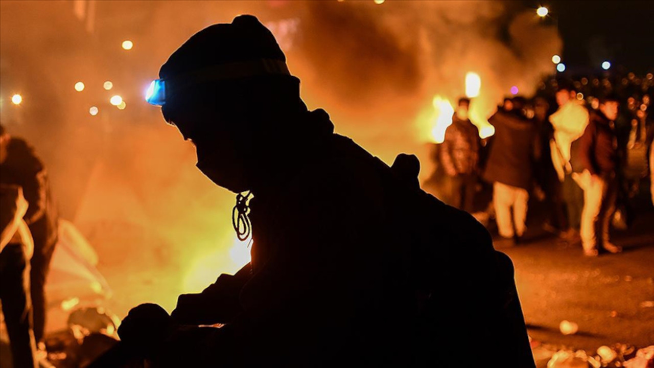 Fransa'da mülteci kampında yangın: 150 kişi tahliye edildi