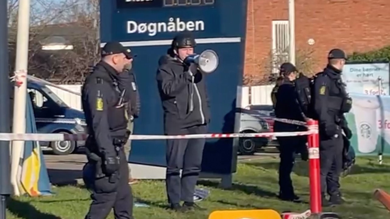 Irkçı Paludan Danimarka'da Kuran yaktı, Dışişleri Bakanlığı lanetledi