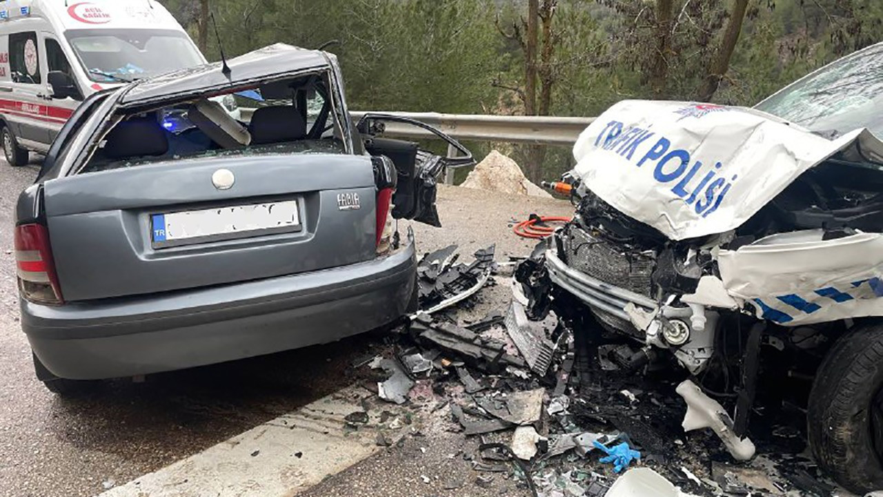 Burdur'da polis aracı kaza yaptı: 1 kişi öldü, 2 kişi yaralandı