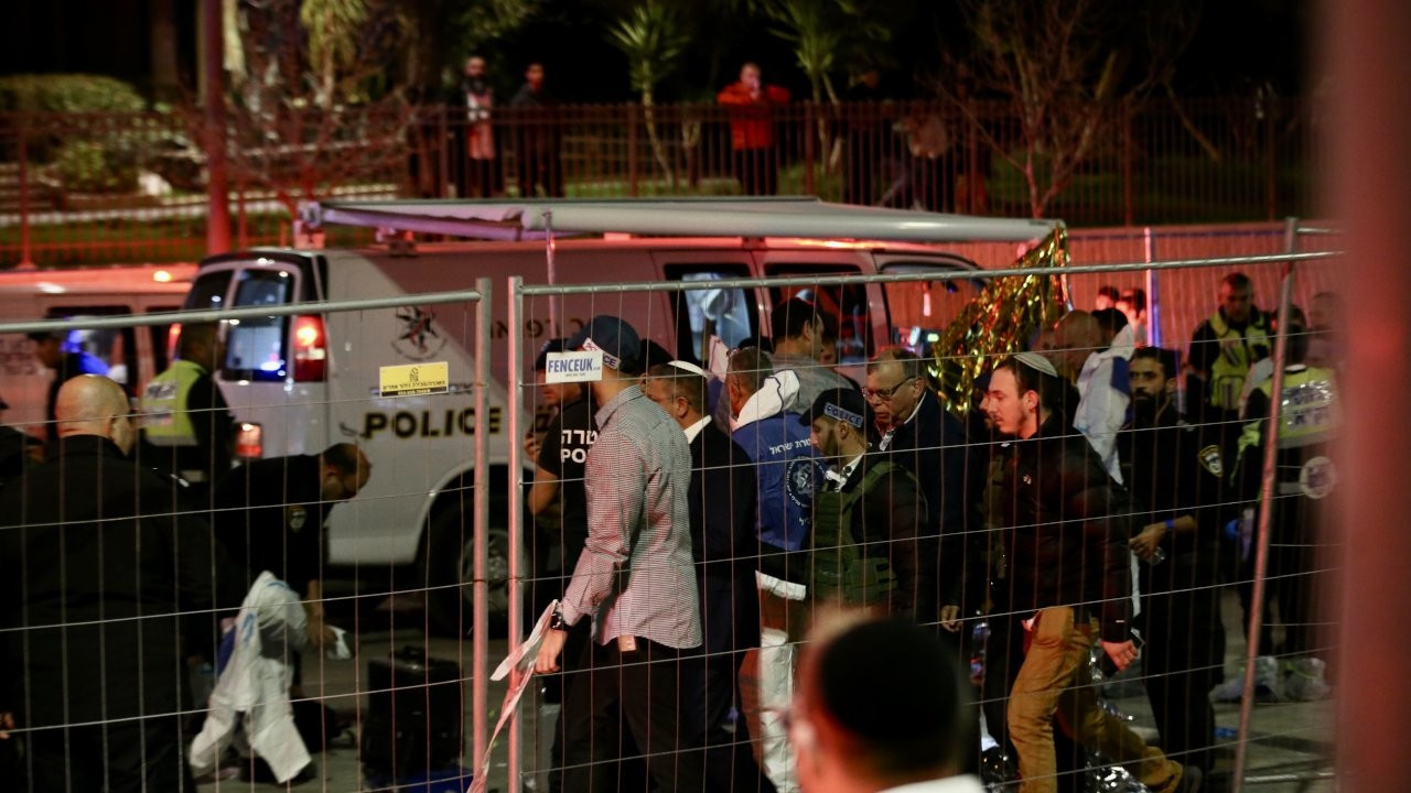 Yahudi yerleşim birimindeki sinagoga silahlı saldırı: 5 kişi öldü