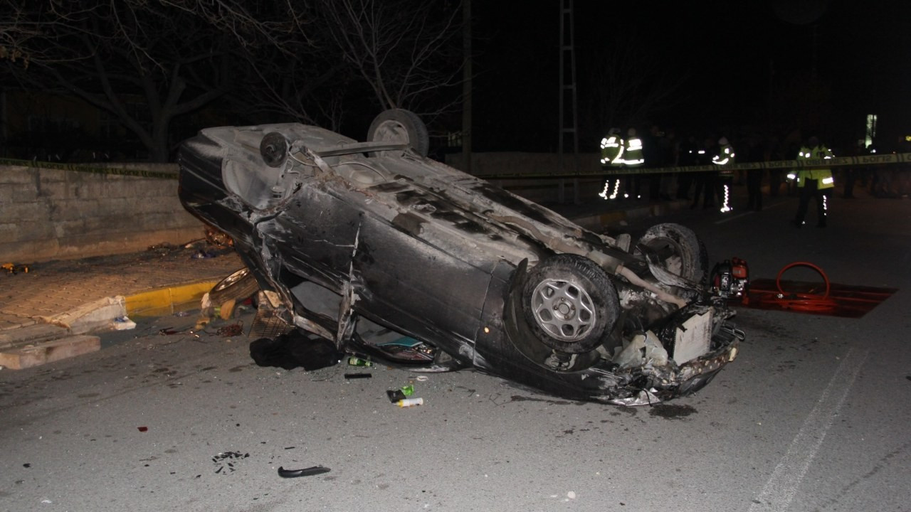 Erzincan'da trafik kazası: 1 ölü, 2 yaralı