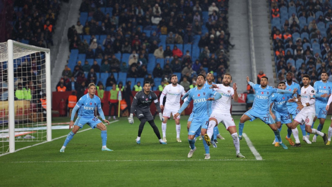 Trabzonspor'un yüzü evinde yine güldü: 2-0