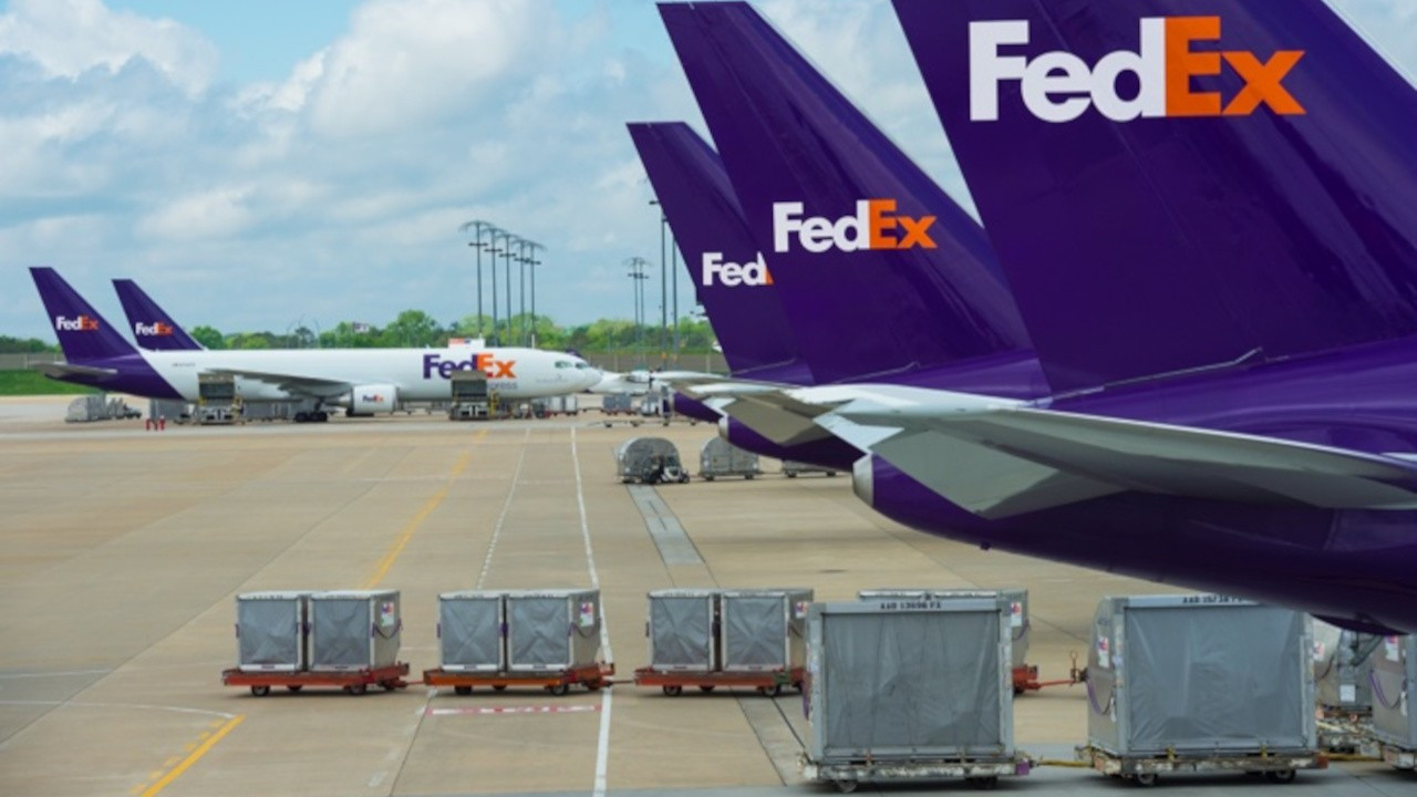 FedEx, yöneticilerin yüzde 10'undan fazlasının işine son verecek